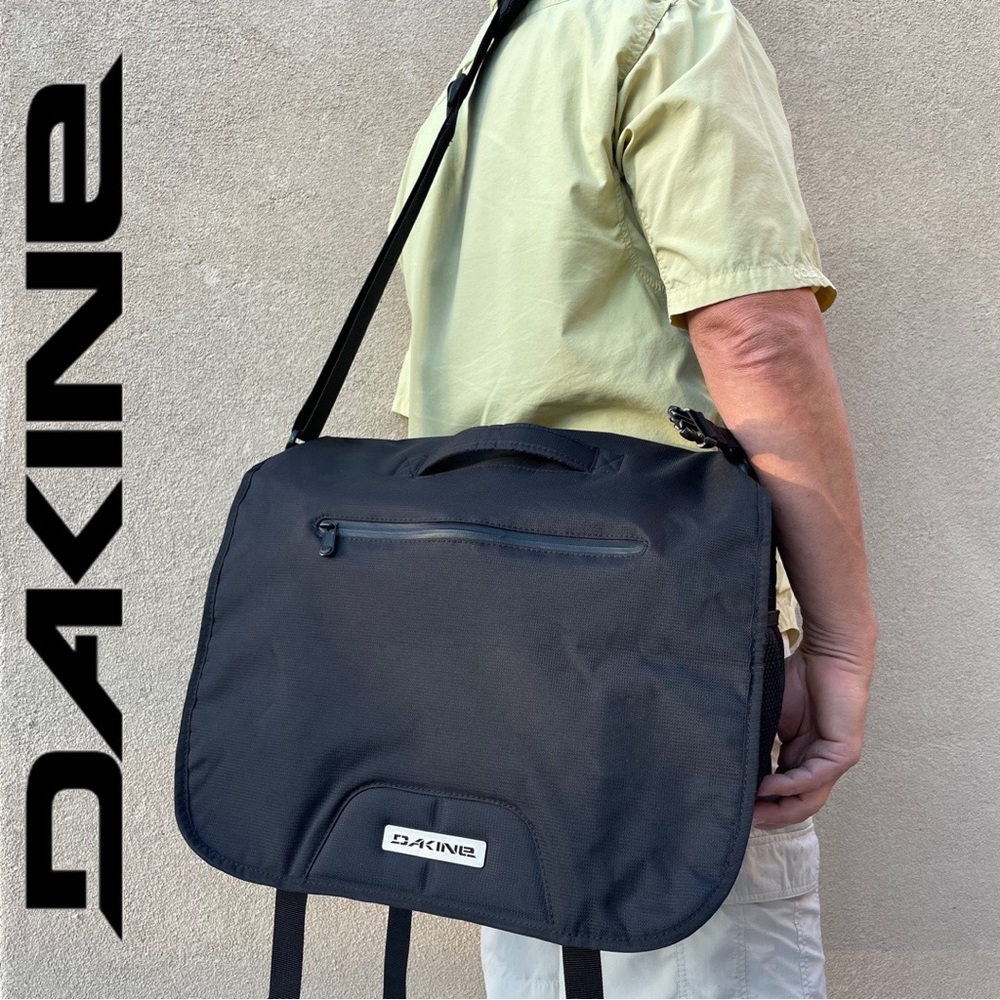 DAKINE 🚴 Black Messenger/Laptop On-the-Go Bag (Large)